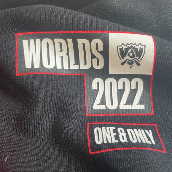 League of Legends Hoodie 2022 - Picture 4 of 8